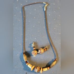 Necklace & earrings brownish red & tans